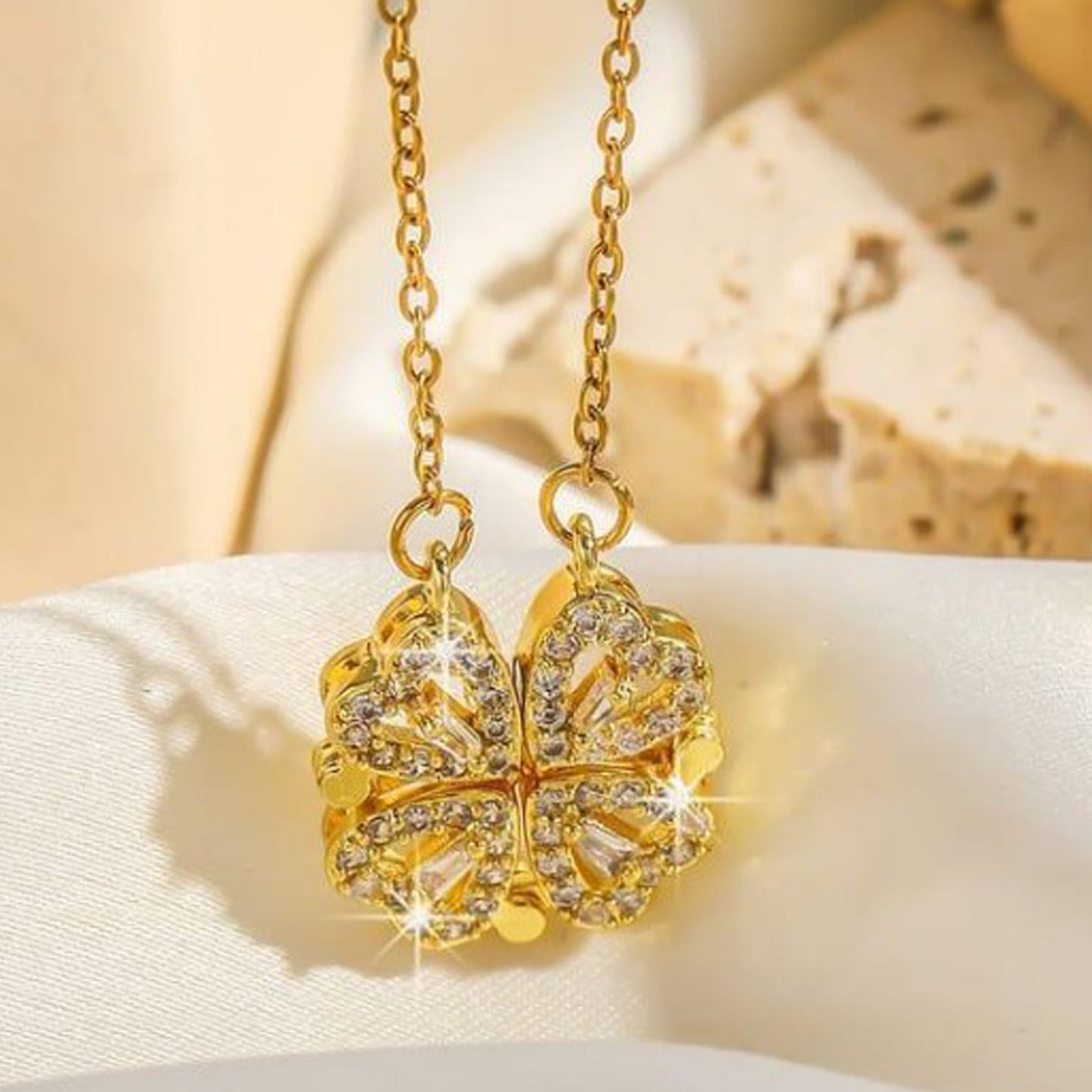 Magnetic Four-Leaf Clover Heart Necklace | Couples & Friendship Jewelry